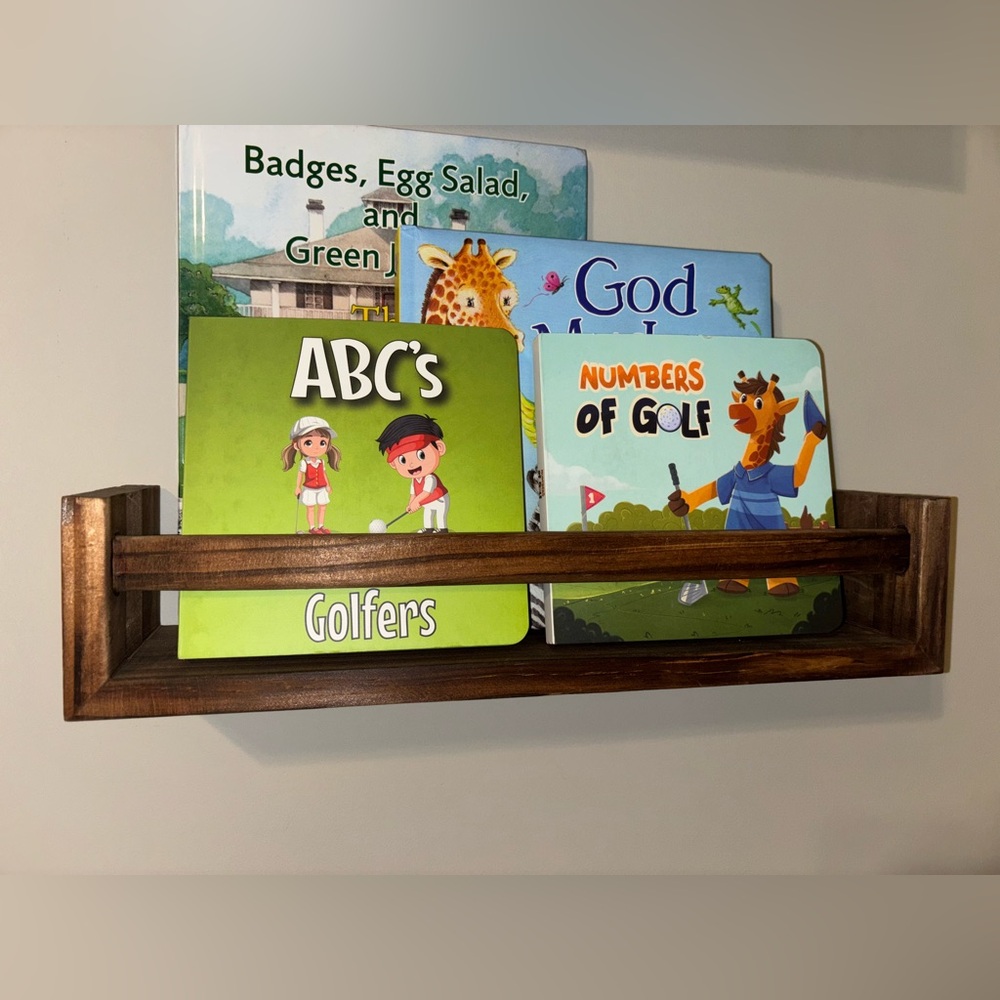 Brown wooden bookshelf (only 1)